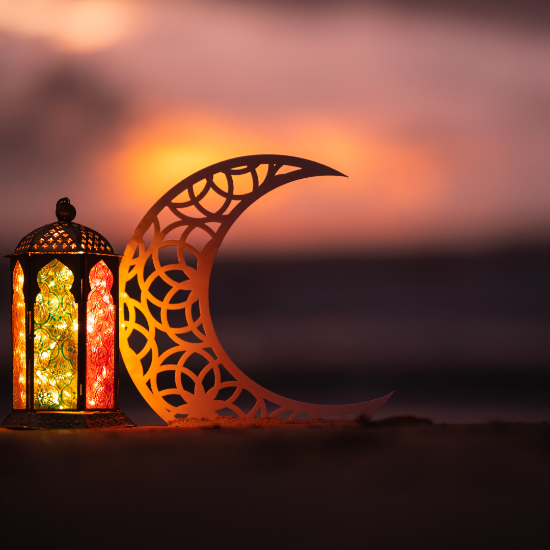 Lantern glowing softly under the moonlight, symbolizing the tranquility and spiritual reflection of Ramadan nights.